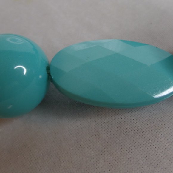 Chunky Turquoise Colored Lucite Necklace - Picture 6 of 12